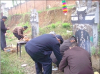 邵阳岳飞后裔清明“课堂”新时尚慰祭先祖