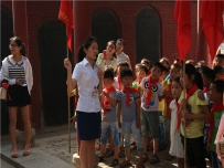 迎“六一” 500名小学生在岳飞纪念馆举行少先队入队仪式